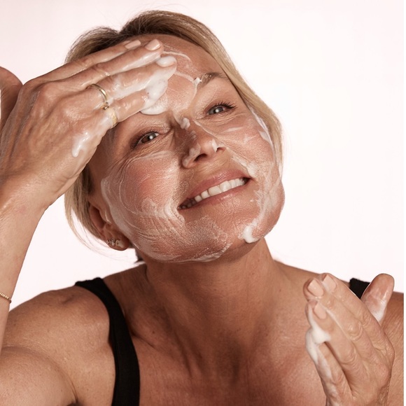 ✨ JLO BEAUTY THAT HIT SINGLE® GEL CREAM CLEANSER - Picture 6 of 8